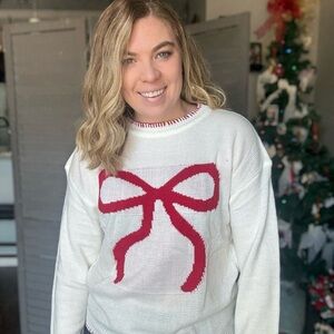 Chic White Sweater with Red Bow Accent